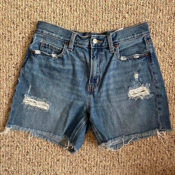 Old Navy Women's 6 Shorts - Picture 1 of 3